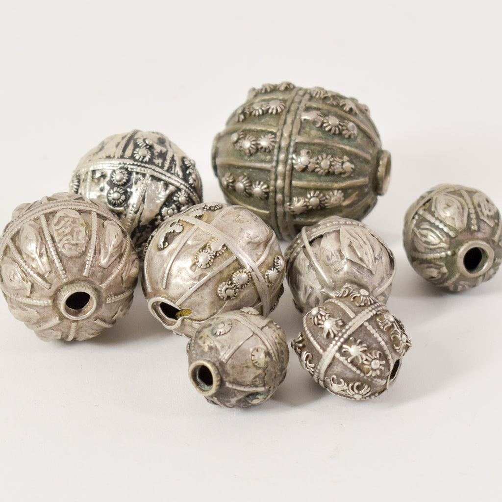 8 Yemeni Hollow Beads Silver Cooper Collection