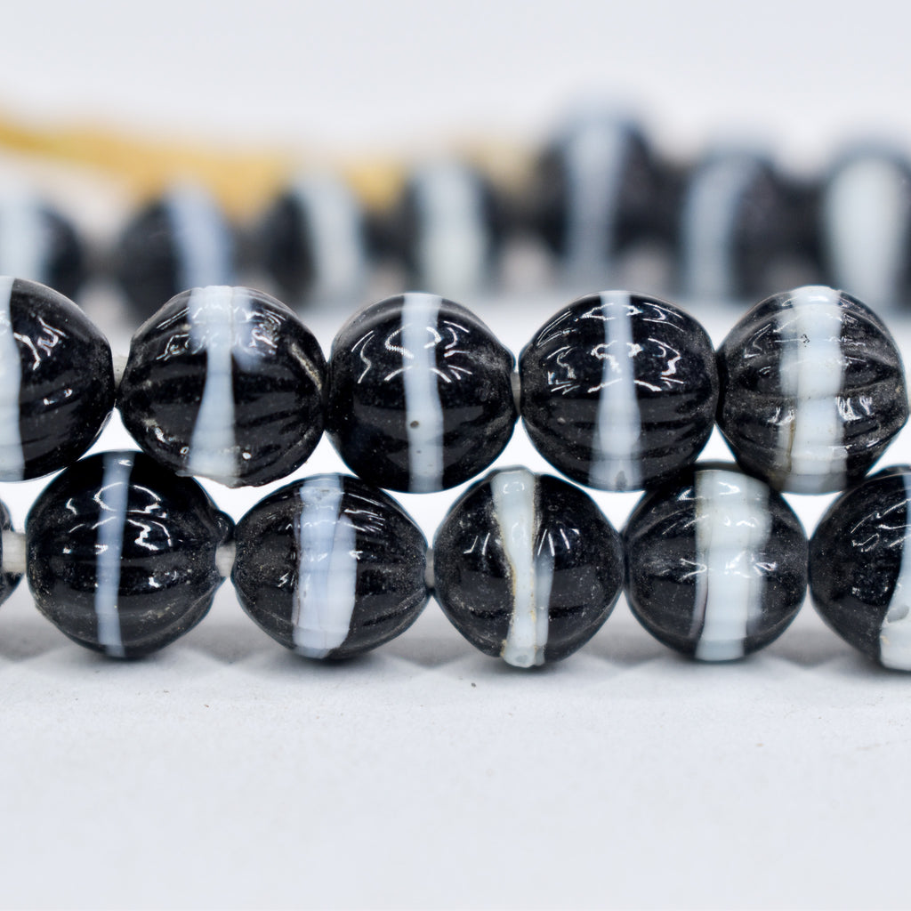 Dog Tooth Ruffle Black Trade Beads