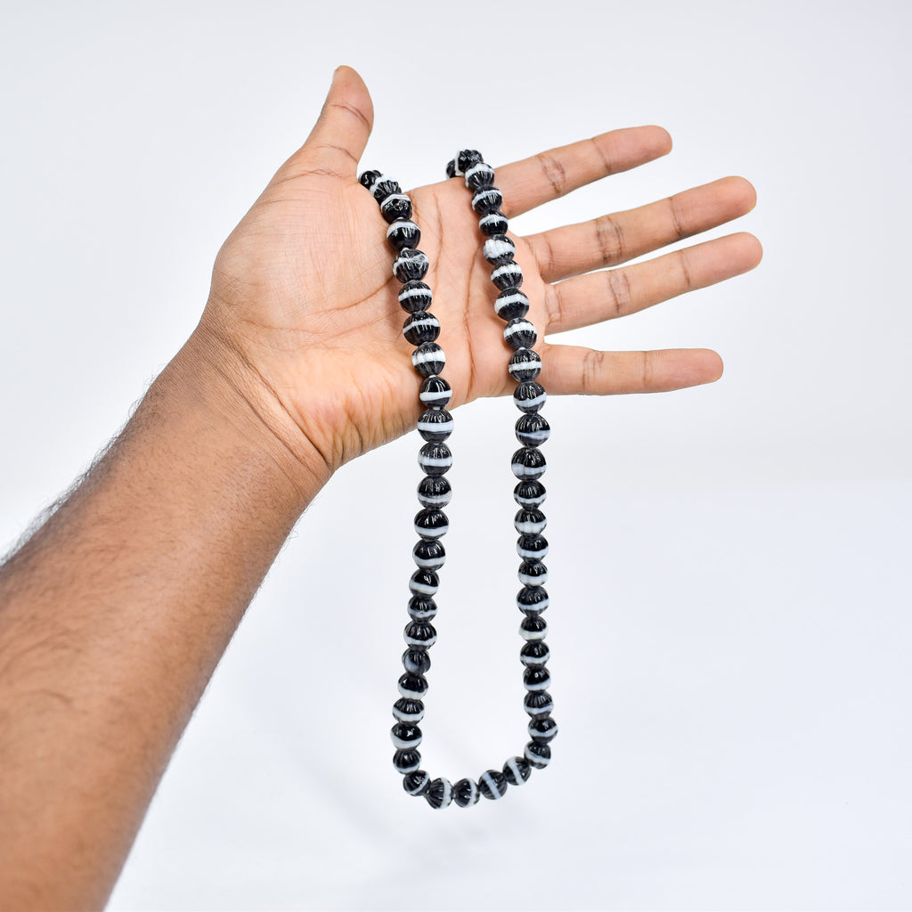 Dog Tooth Ruffle Black Trade Beads