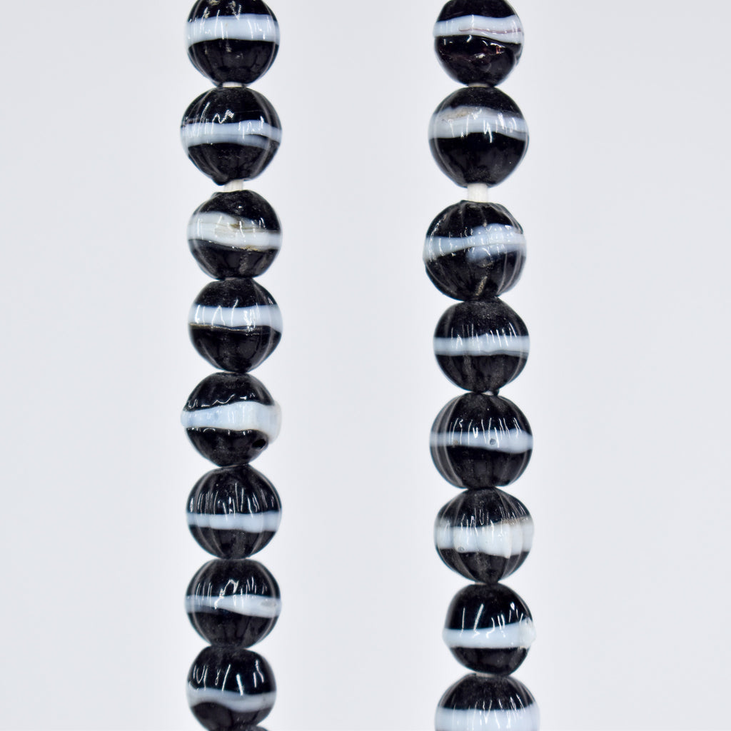 Dog Tooth Ruffle Black Trade Beads
