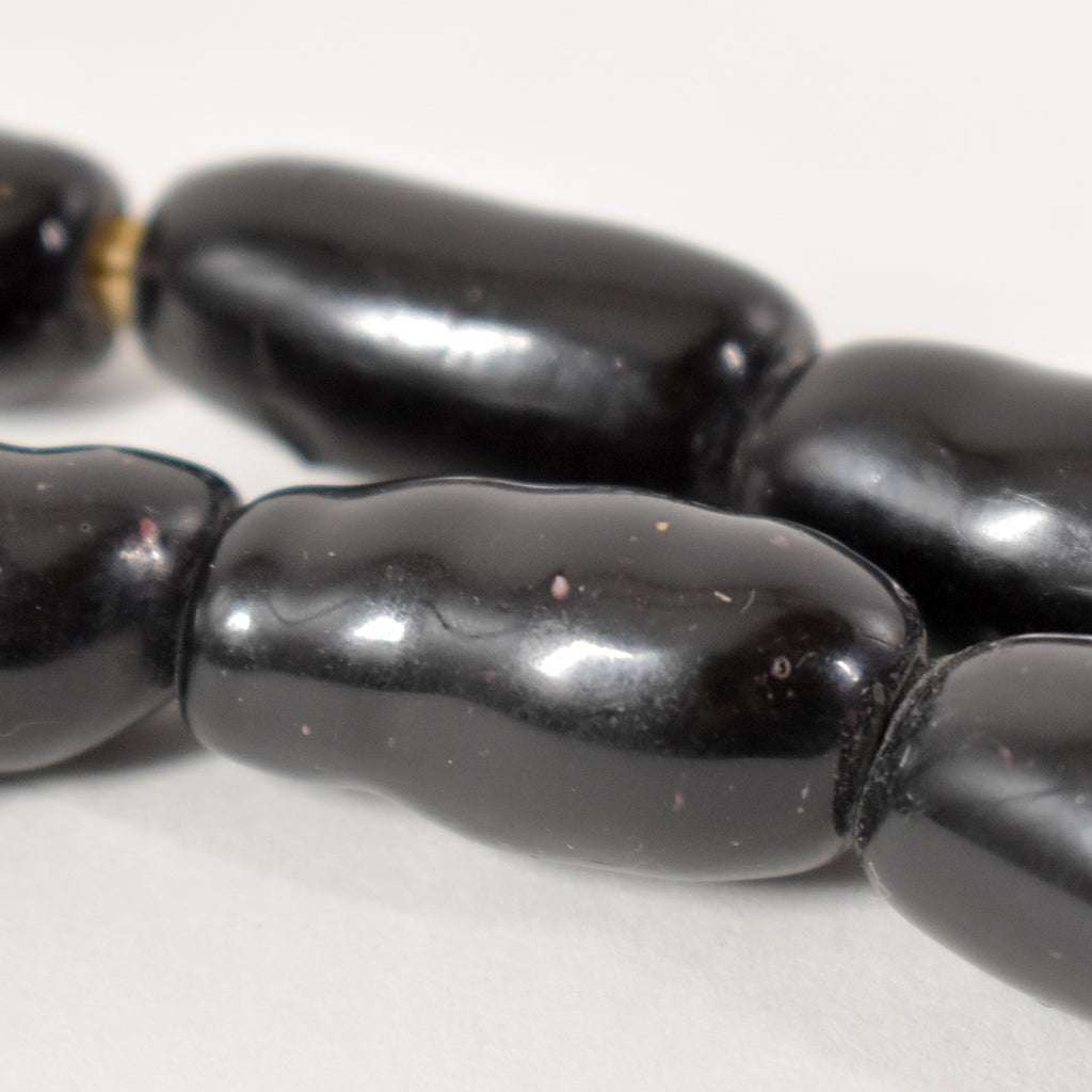 Amoeba Black Trade Beads 32 Inch