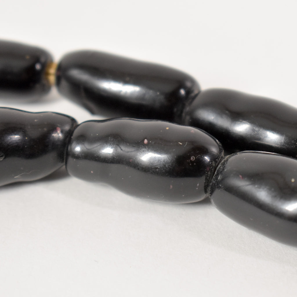 Amoeba Black Trade Beads 32 Inch