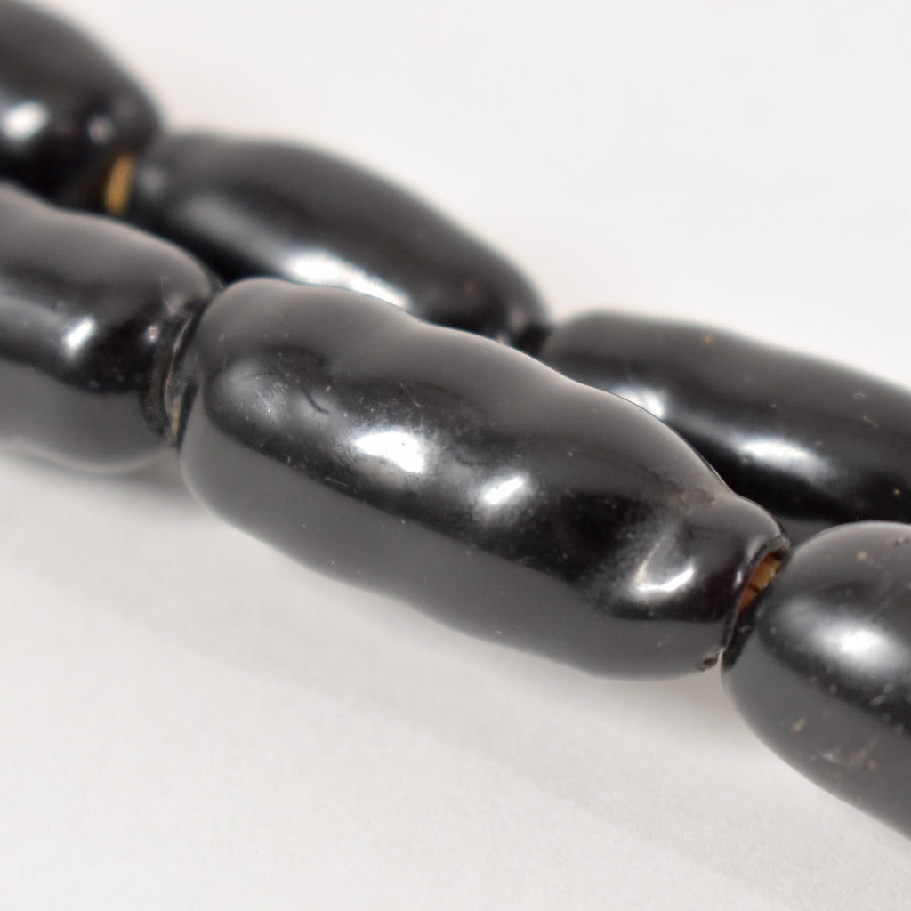 Amoeba Black Trade Beads 32 Inch