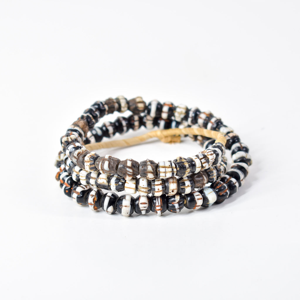 Dog Tooth Ruffle Black Trade Beads