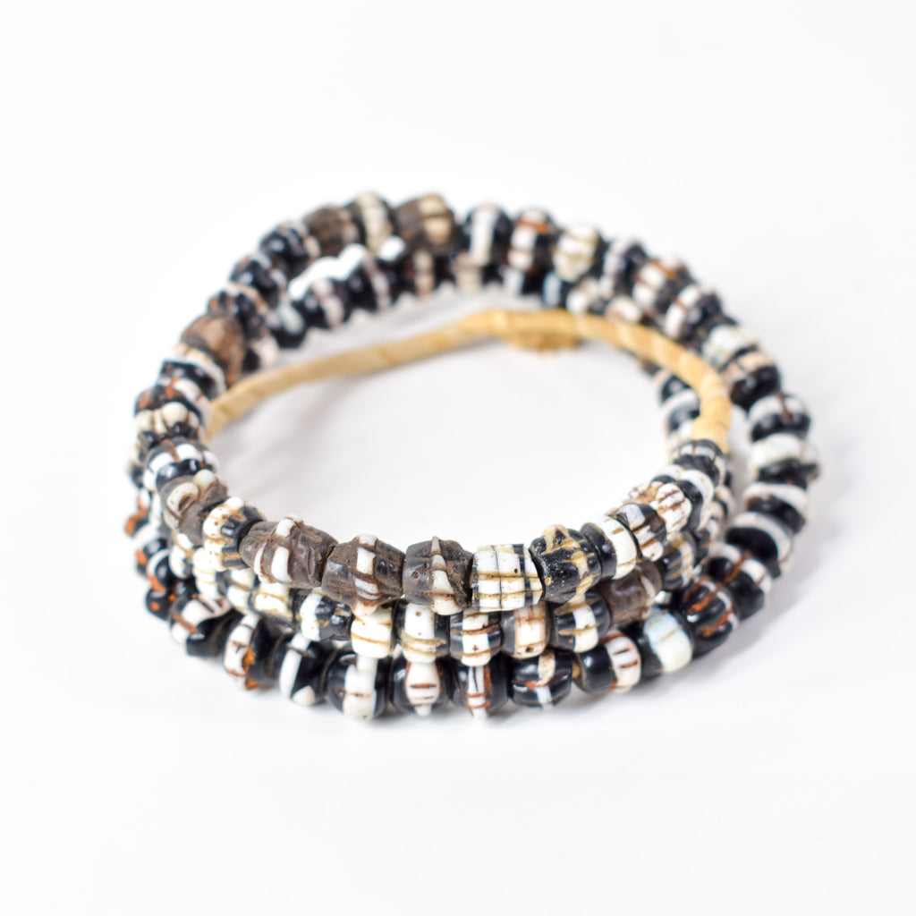 Dog Tooth Ruffle Black Trade Beads