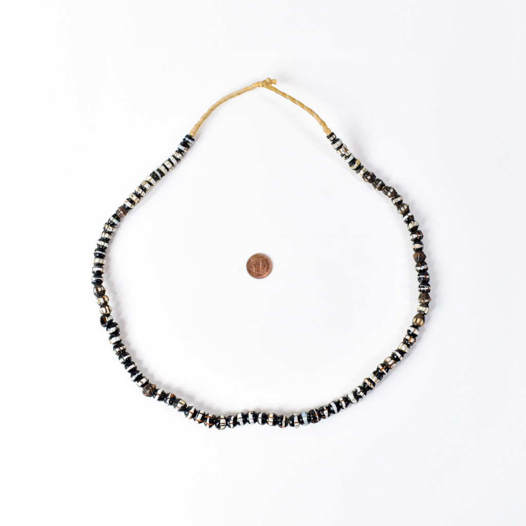 Dog Tooth Ruffle Black Trade Beads