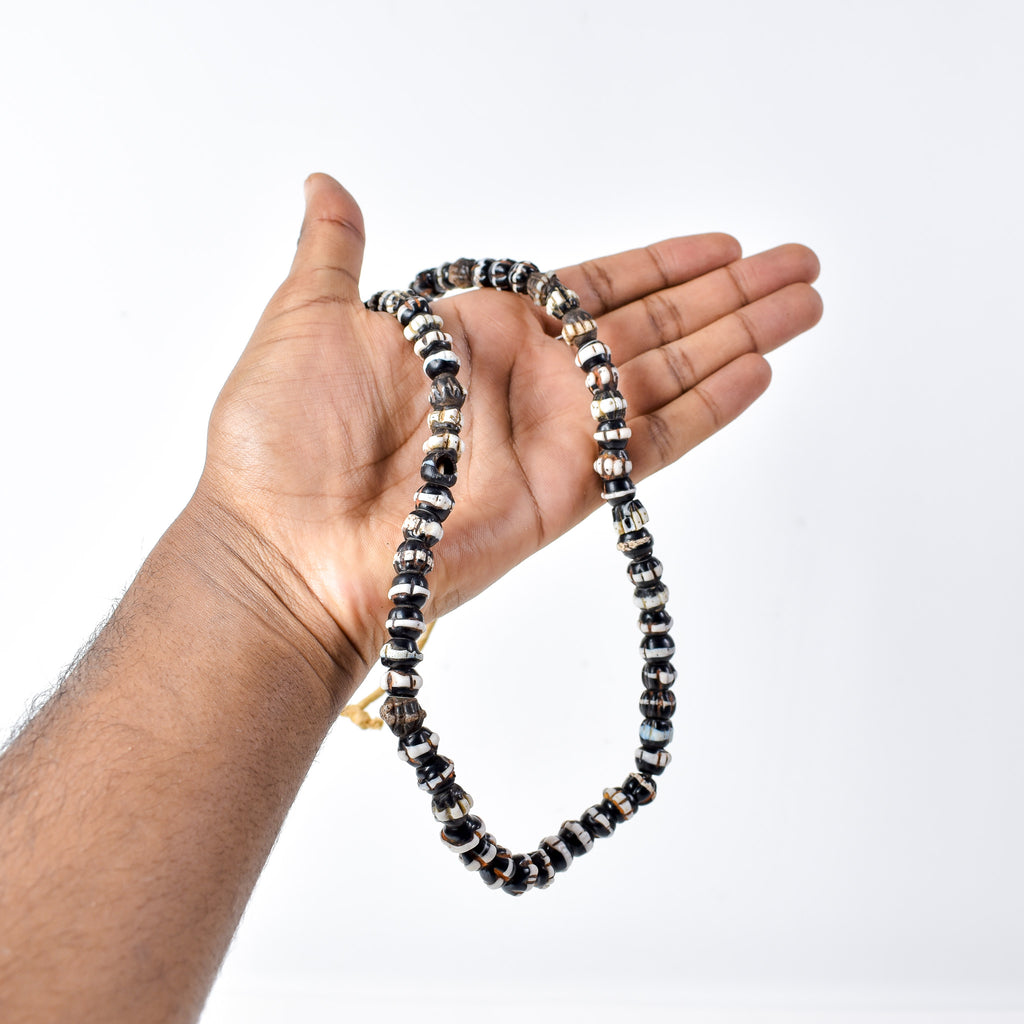 Dog Tooth Ruffle Black Trade Beads