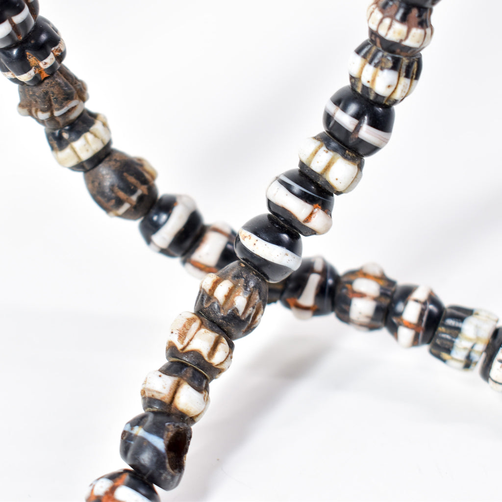 Dog Tooth Ruffle Black Trade Beads