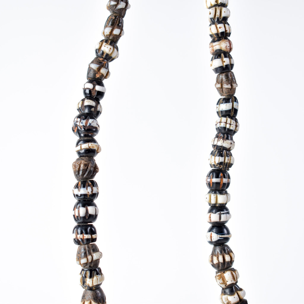 Dog Tooth Ruffle Black Trade Beads