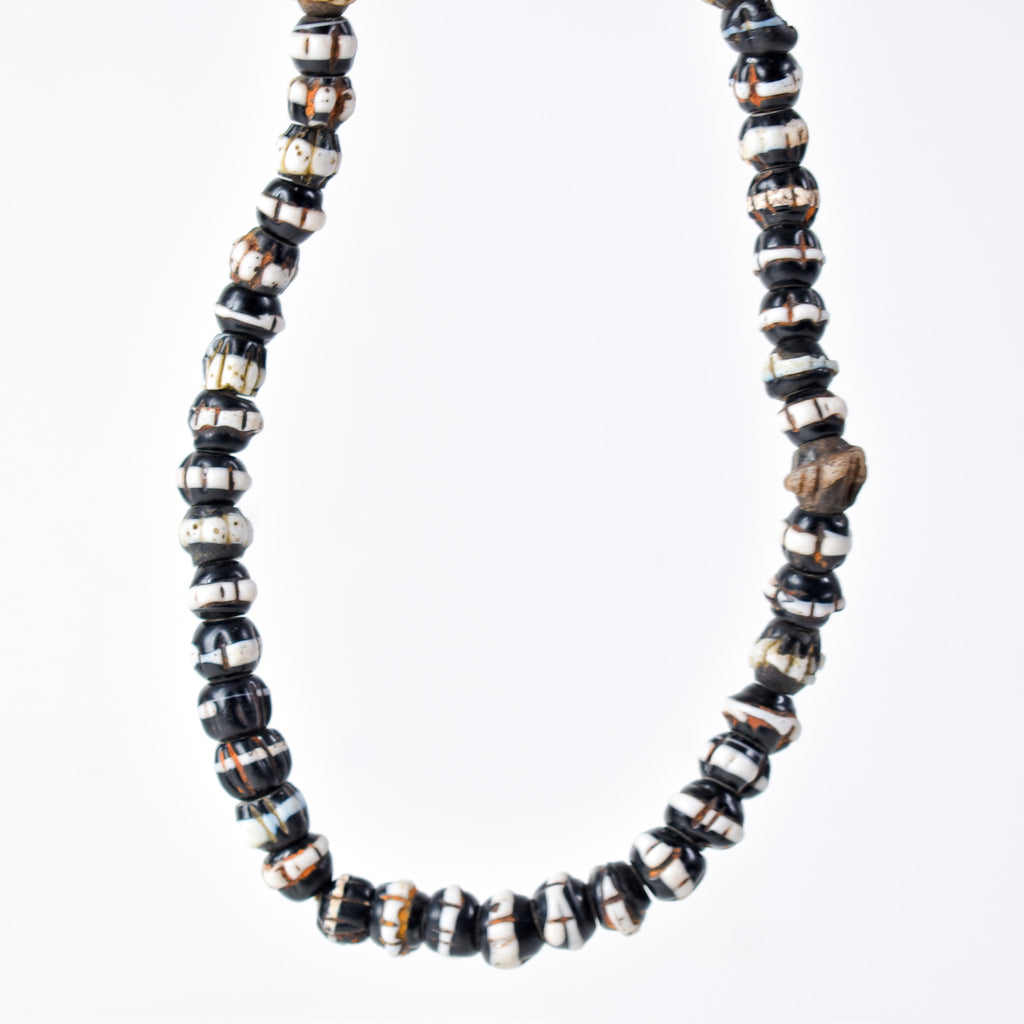 Dog Tooth Ruffle Black Trade Beads