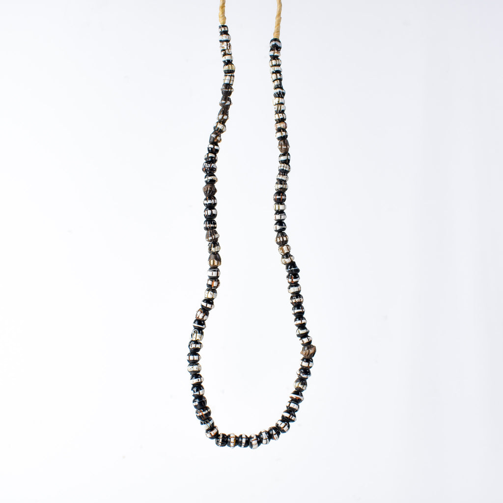 Dog Tooth Ruffle Black Trade Beads