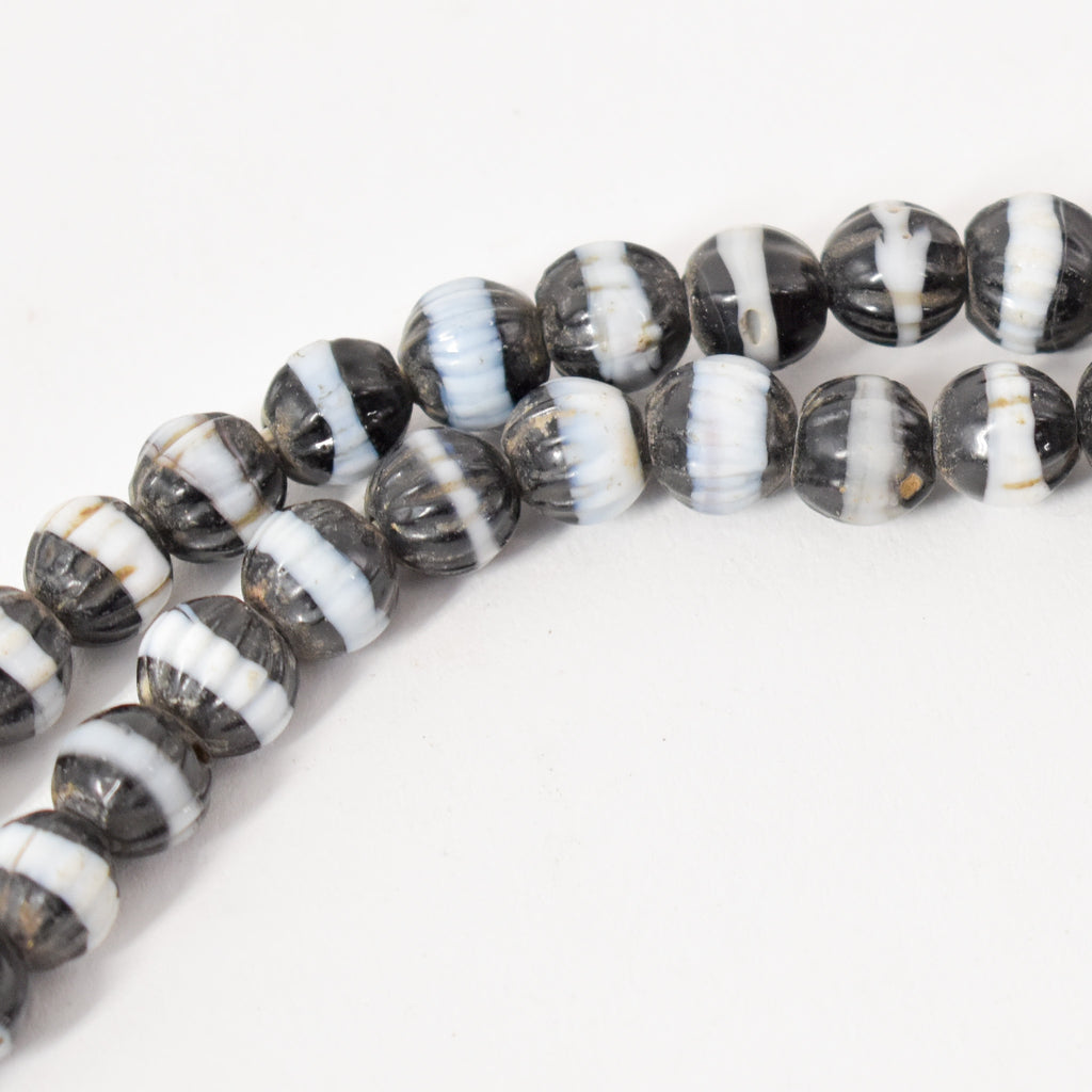 Black Dog Tooth Ruffle Trade Beads