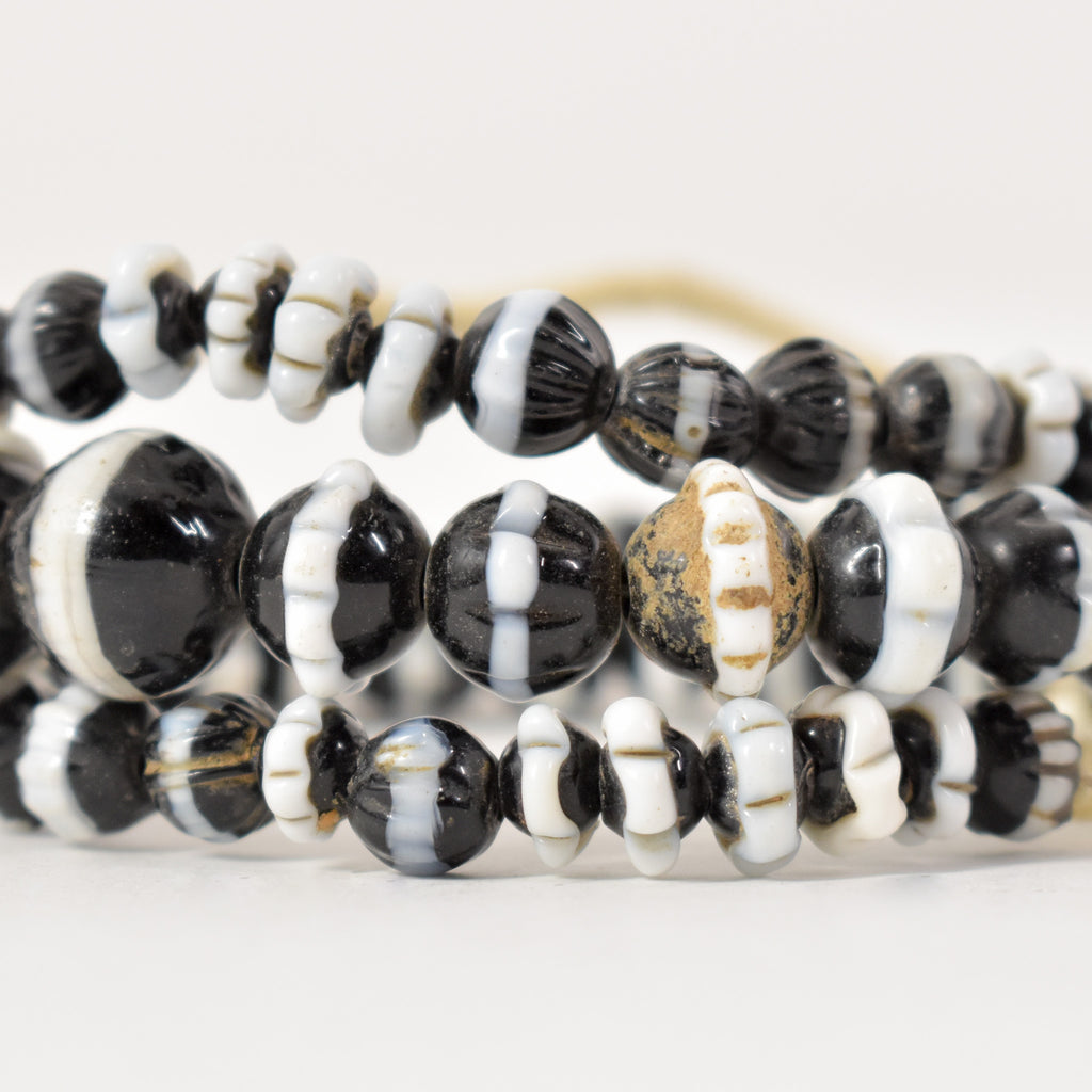 Black Dog Tooth Ruffle Trade Beads
