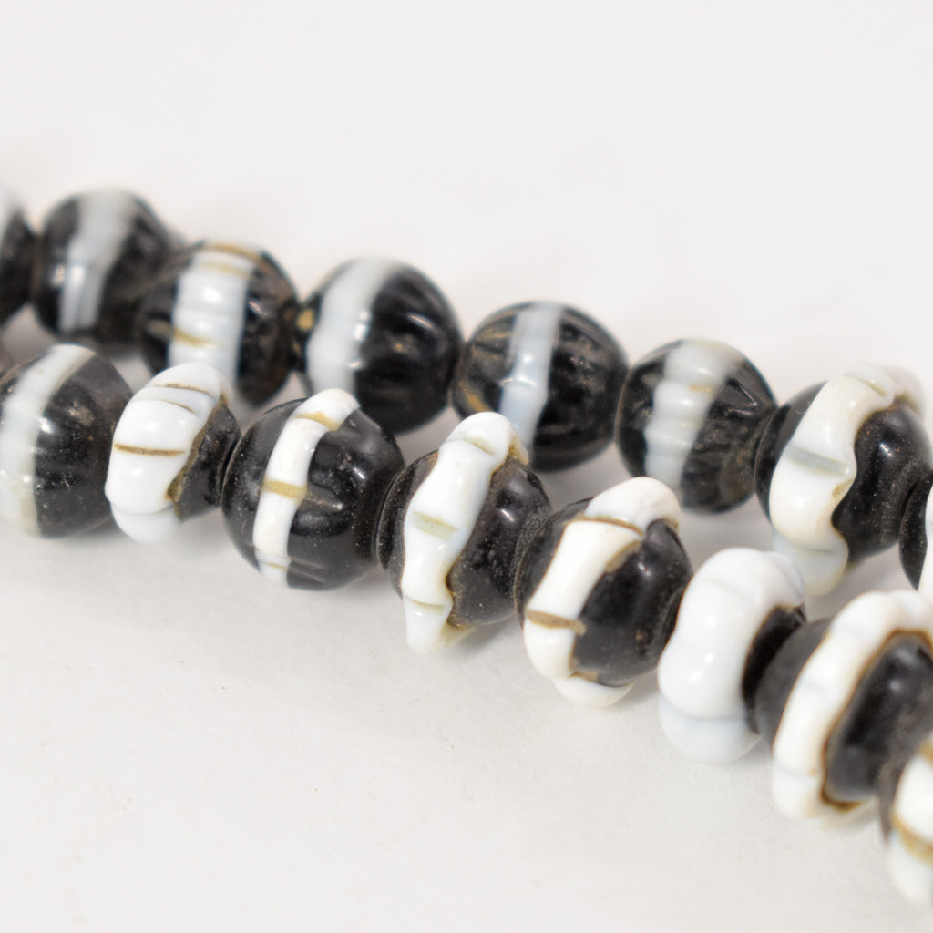 Black Dog Tooth Ruffle Trade Beads