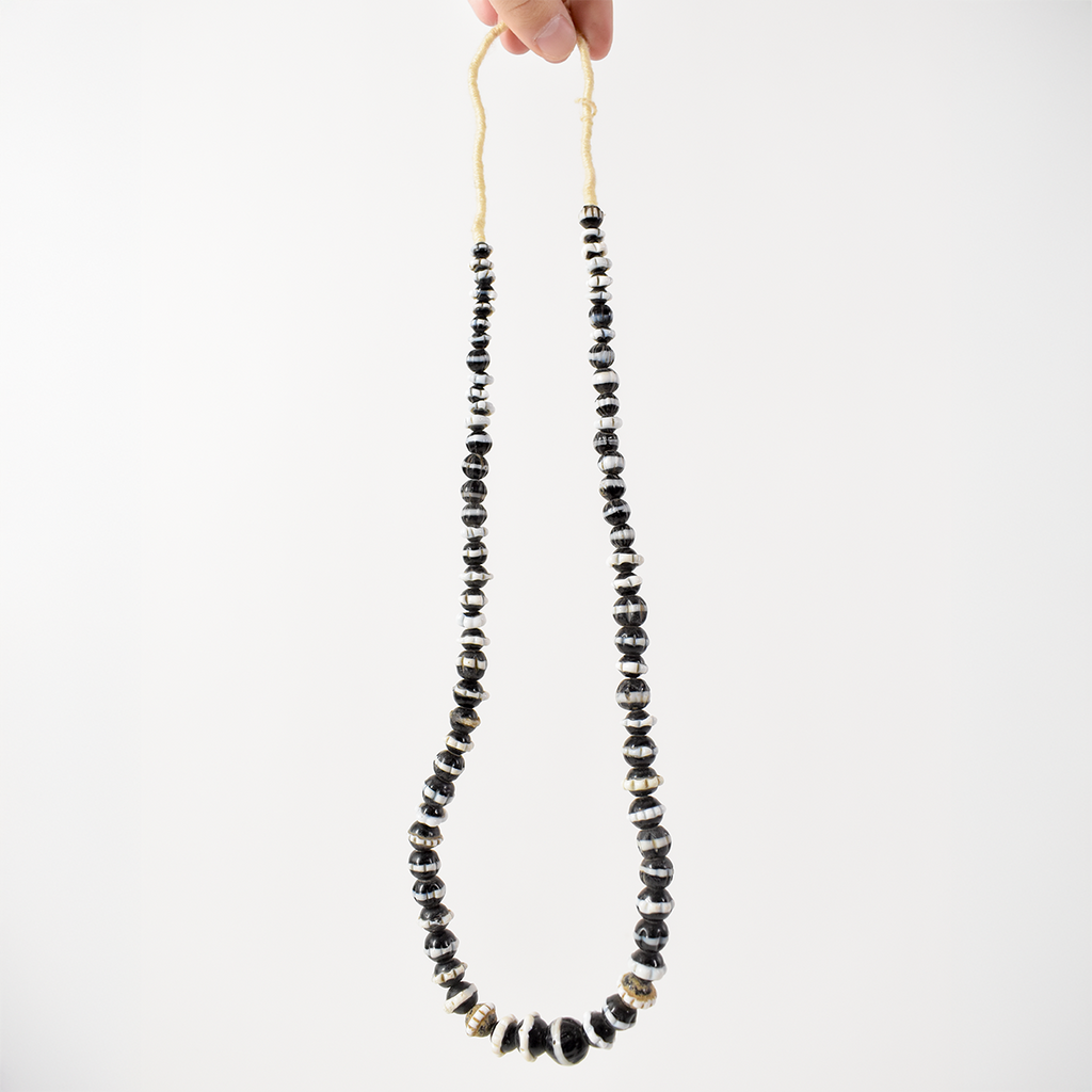 Black Dog Tooth Ruffle Trade Beads