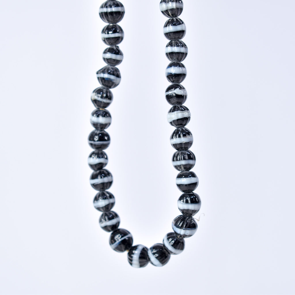 Dogtooth Ruffle Trade Beads