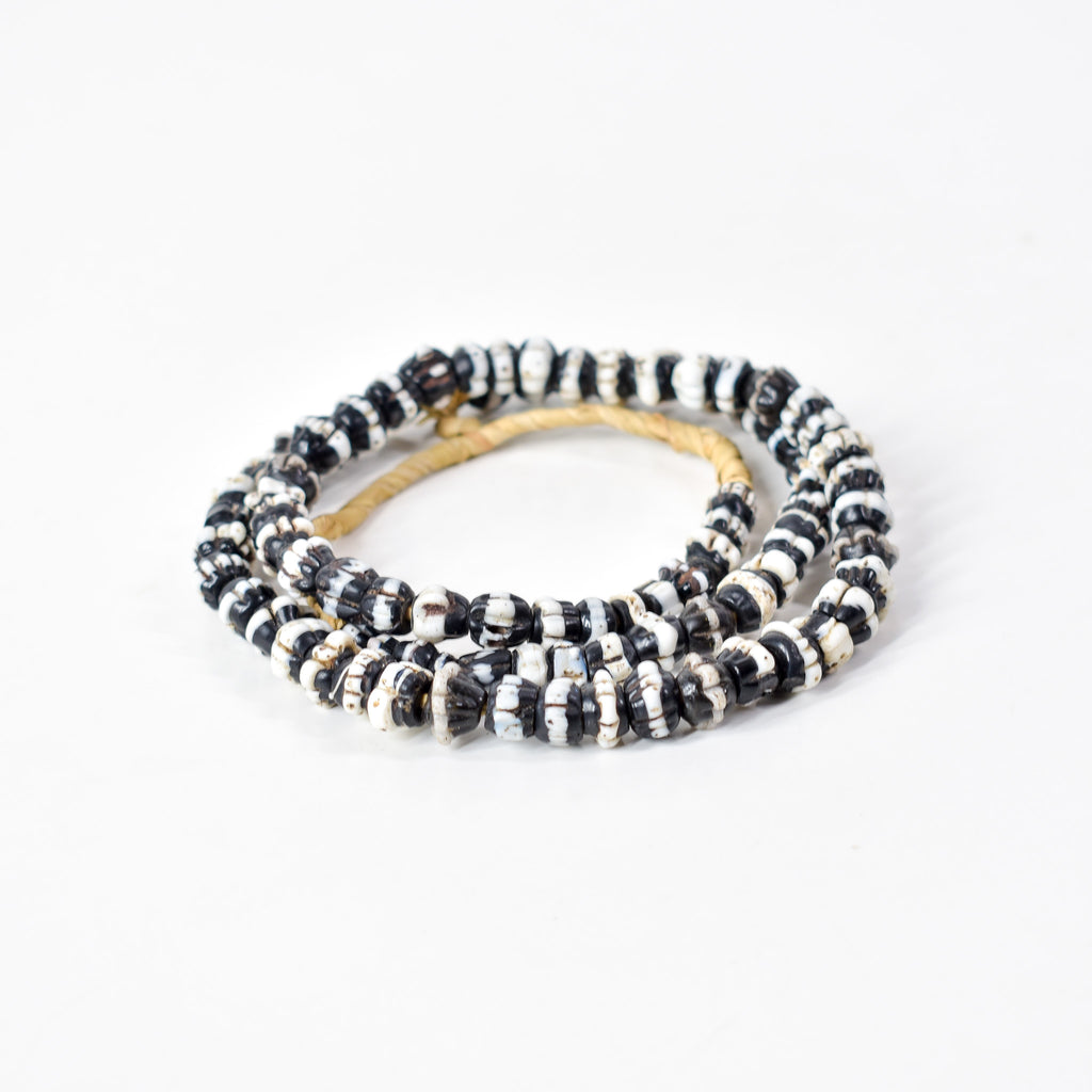 Dog Tooth Ruffle Black Trade Beads