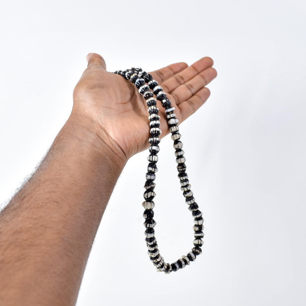 Dog Tooth Ruffle Black Trade Beads