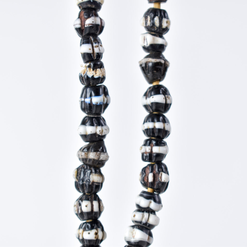 Dog Tooth Ruffle Black Trade Beads