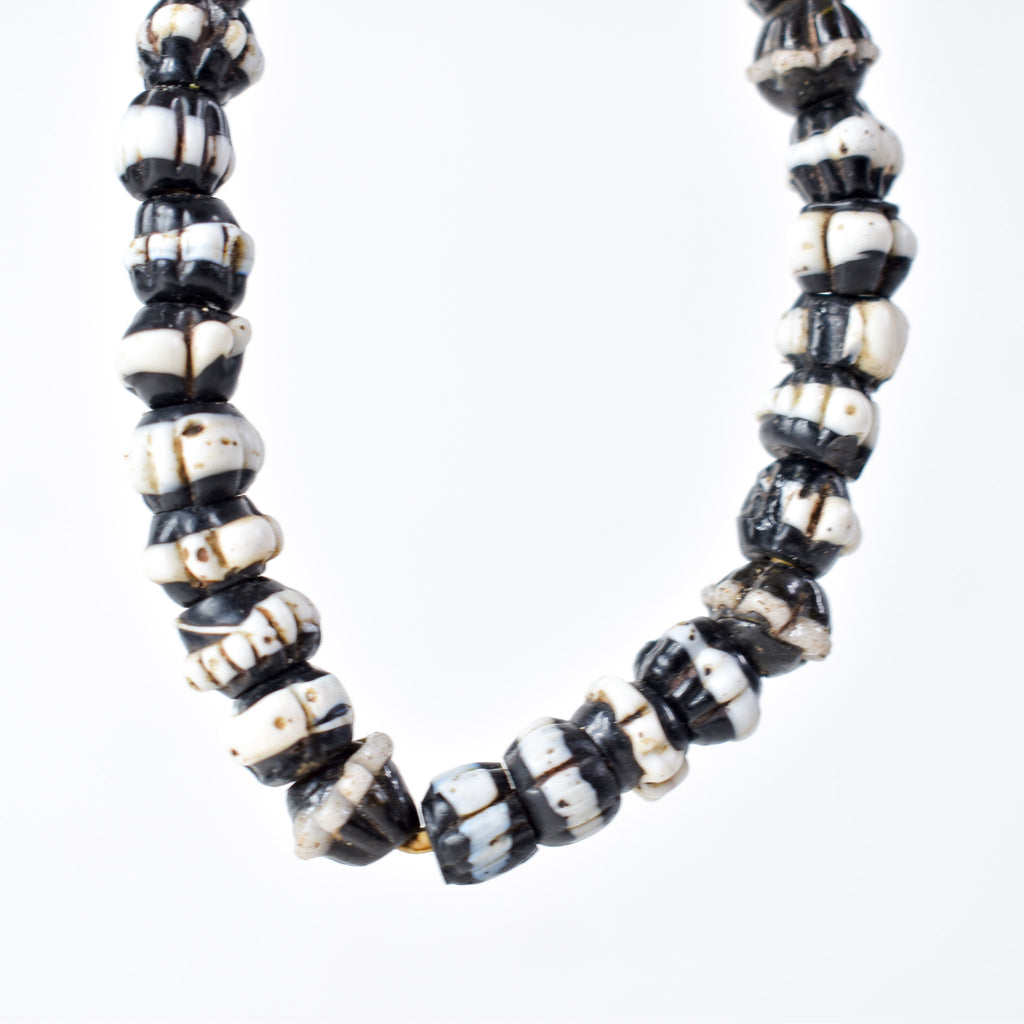 Dog Tooth Ruffle Black Trade Beads