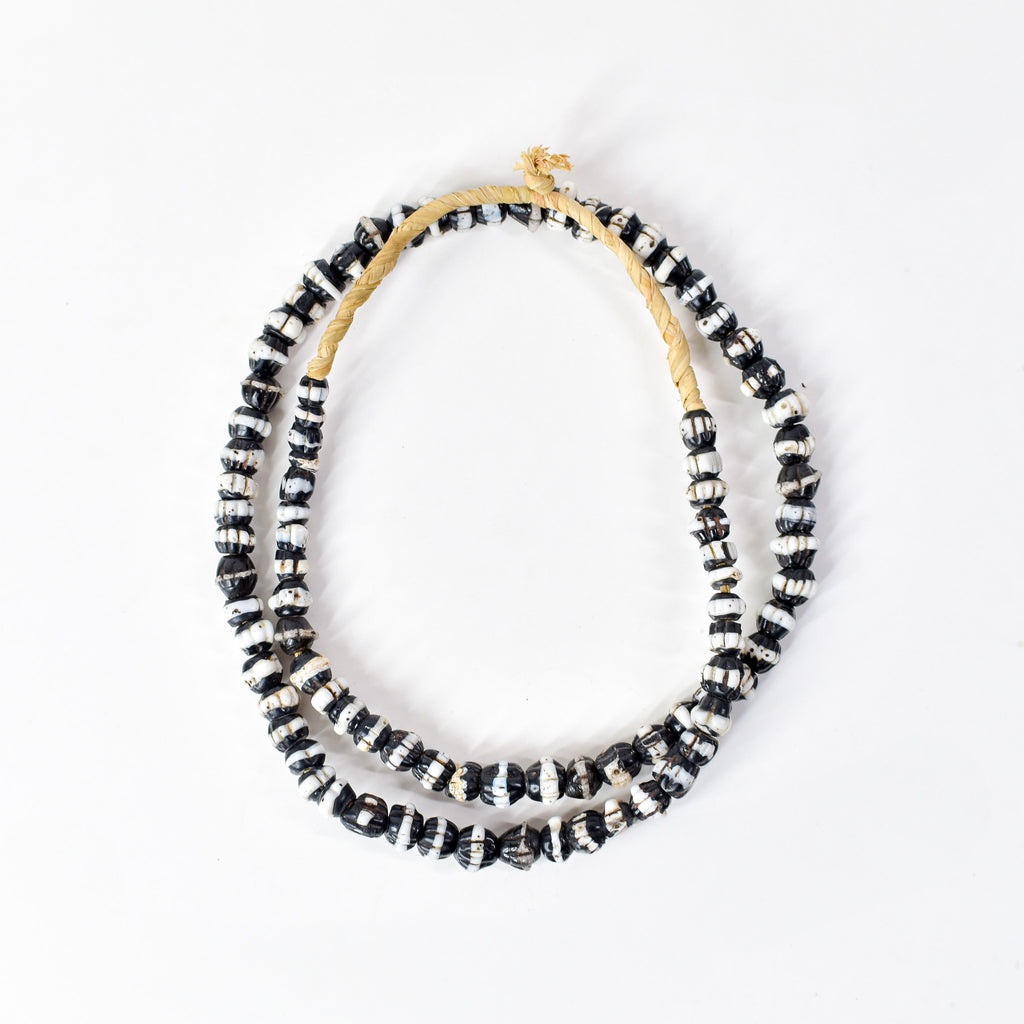 Dog Tooth Ruffle Black Trade Beads