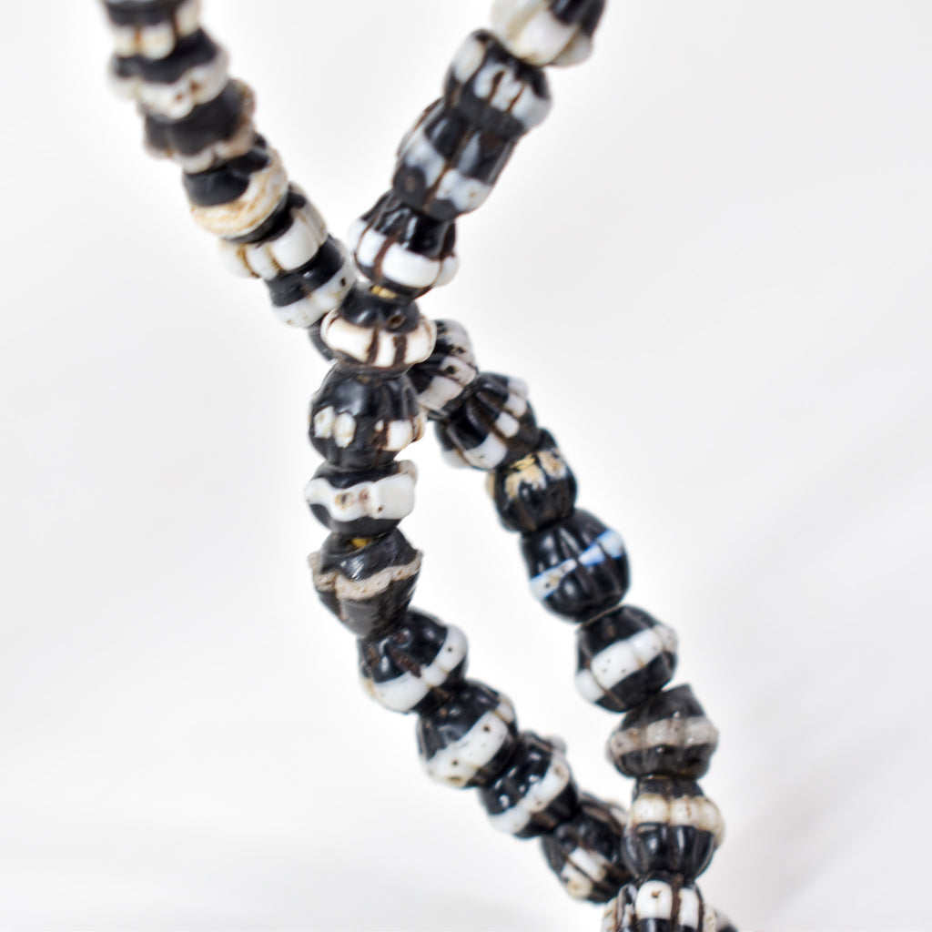 Dog Tooth Ruffle Black Trade Beads