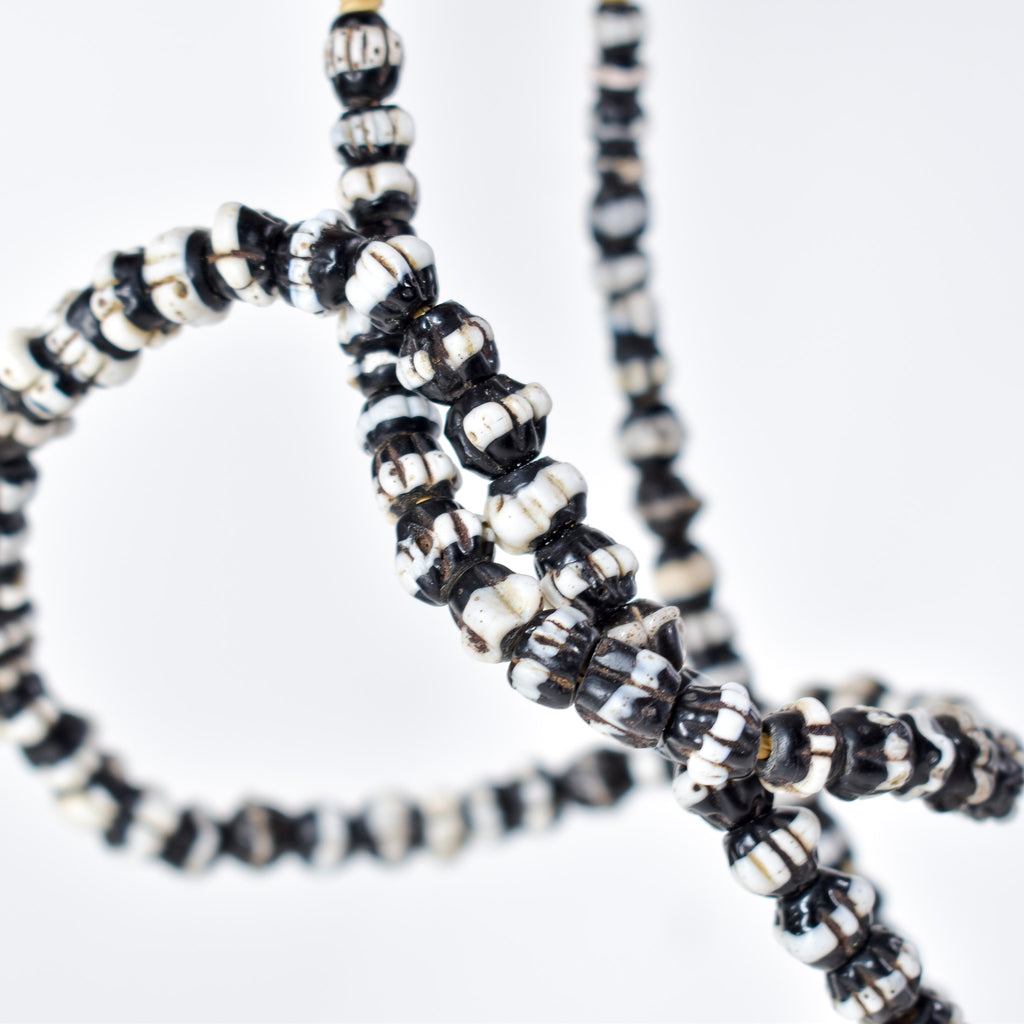 Dog Tooth Ruffle Black Trade Beads